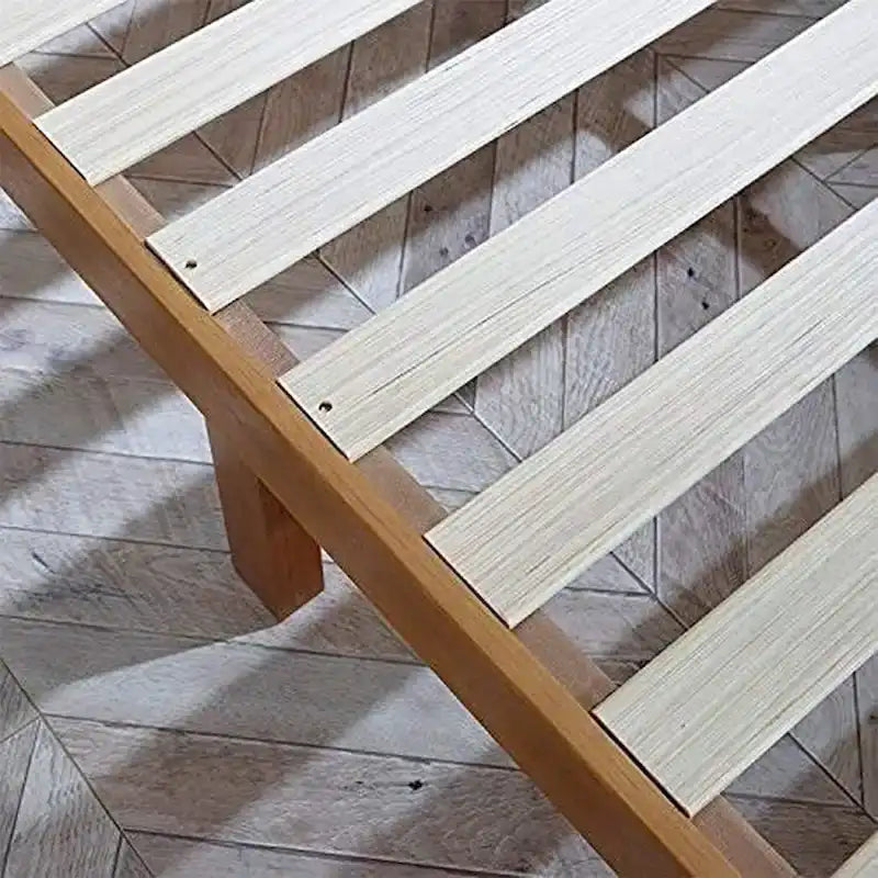 Masivní dřevěná postel s čelem, dřevěným laťovým roštem, bez nutnosti použití boxspringu